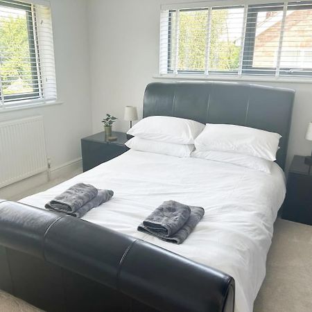 Luxe 5 Bed House In Guildford. Morden Amenities Villa Normandy Exteriör bild