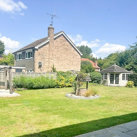 Luxe 5 Bed House In Guildford. Morden Amenities Villa Normandy Exteriör bild