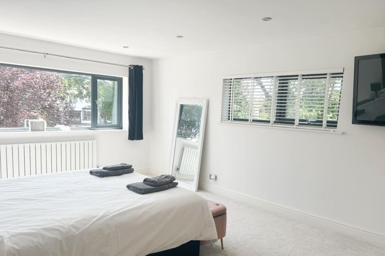 Luxe 5 Bed House In Guildford. Morden Amenities Villa Normandy Exteriör bild