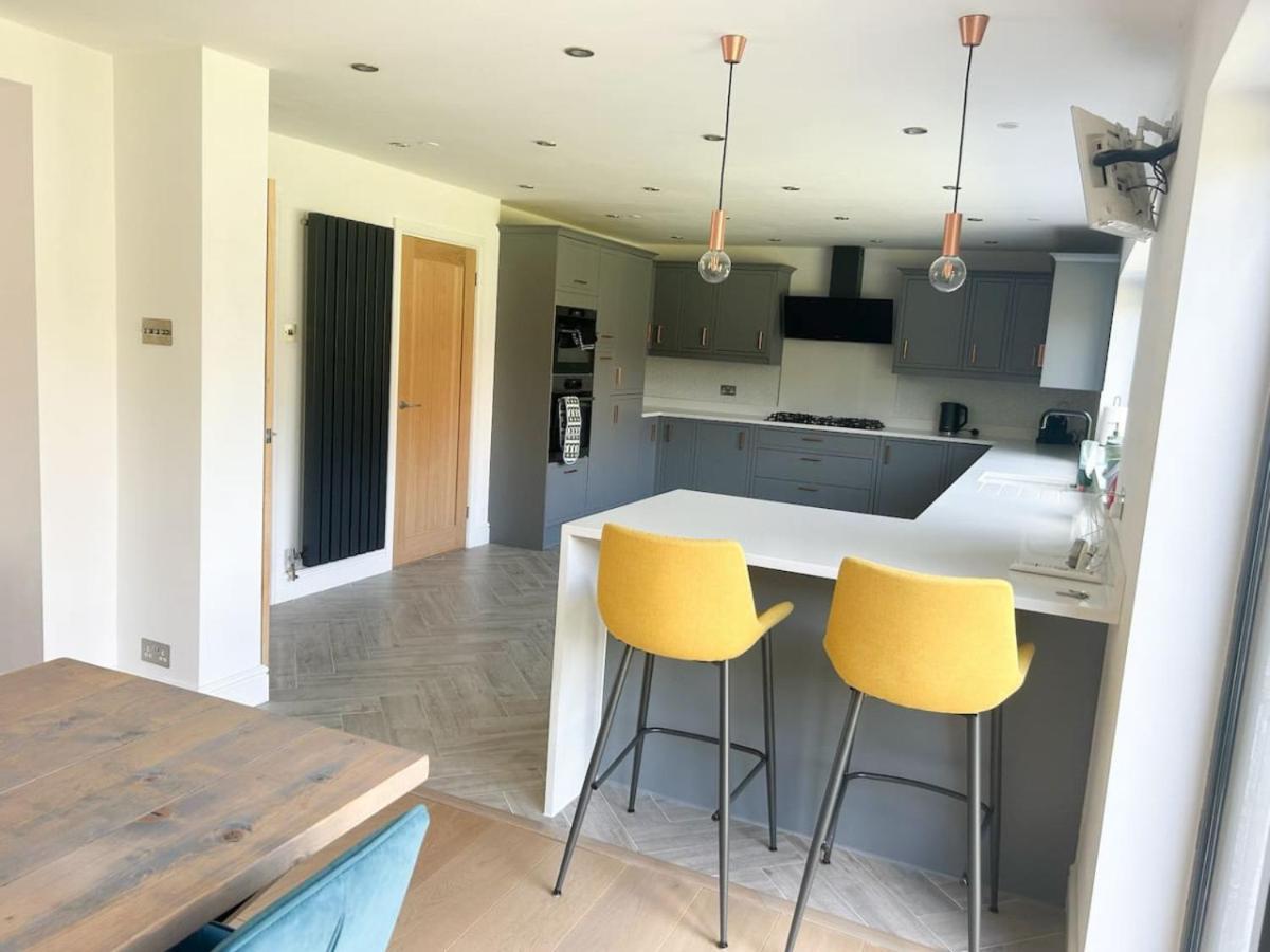 Luxe 5 Bed House In Guildford. Morden Amenities Villa Normandy Exteriör bild
