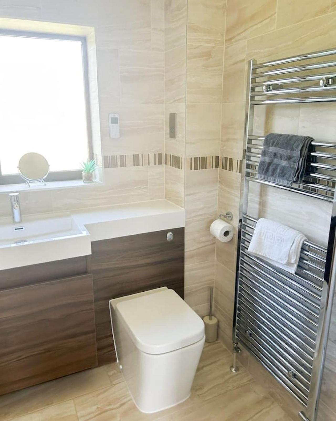 Luxe 5 Bed House In Guildford. Morden Amenities Villa Normandy Exteriör bild