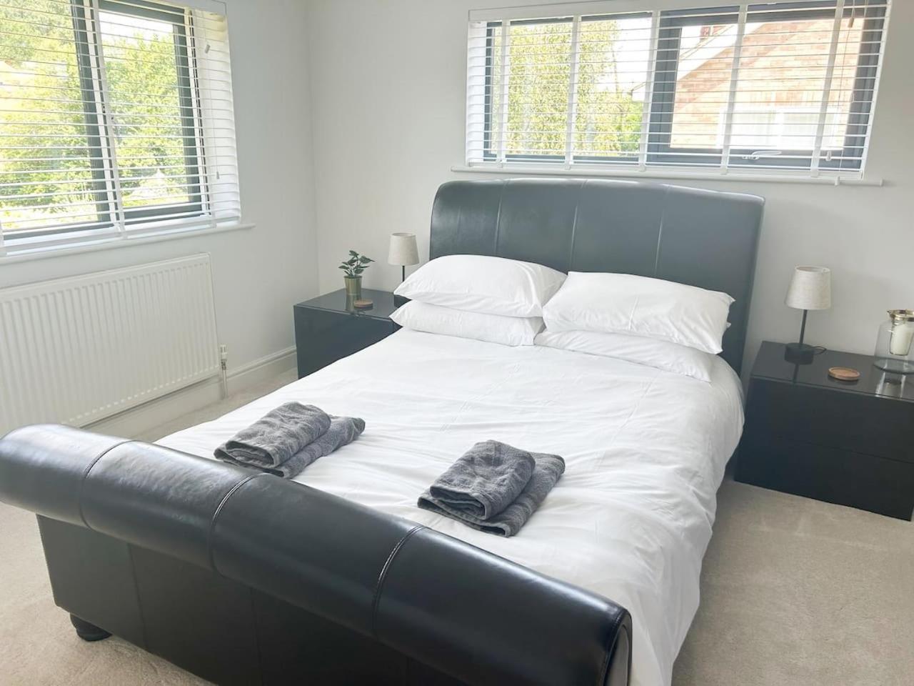 Luxe 5 Bed House In Guildford. Morden Amenities Villa Normandy Exteriör bild