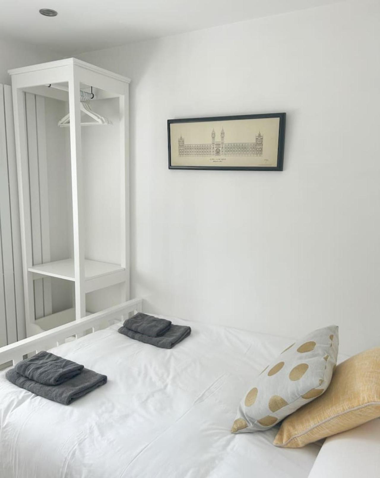 Luxe 5 Bed House In Guildford. Morden Amenities Villa Normandy Exteriör bild